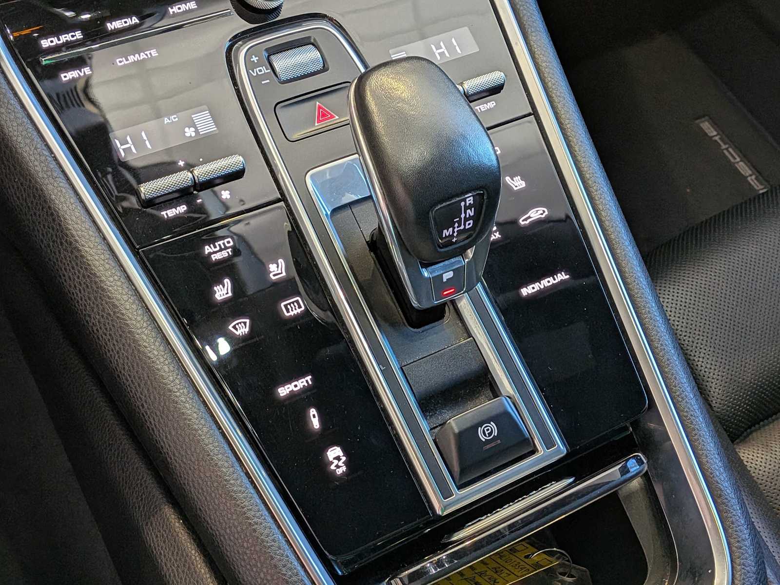 Thumbnail: 2017 Porsche Panamera - 31