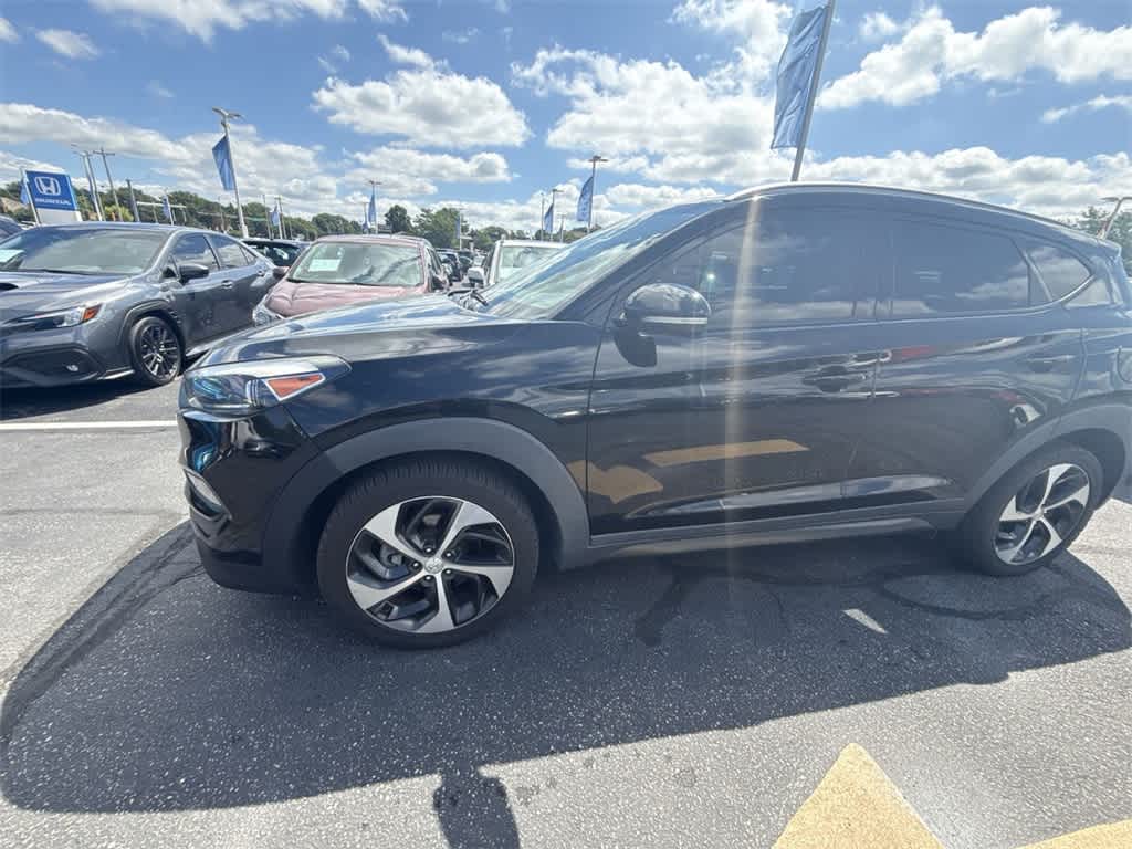 Thumbnail: 2016 Hyundai Tucson - 3