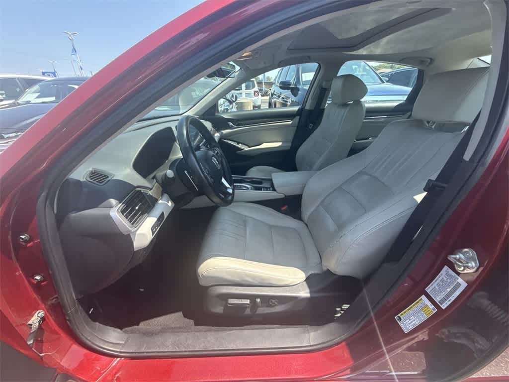 2018 Honda Accord Touring 2.0T photo 2