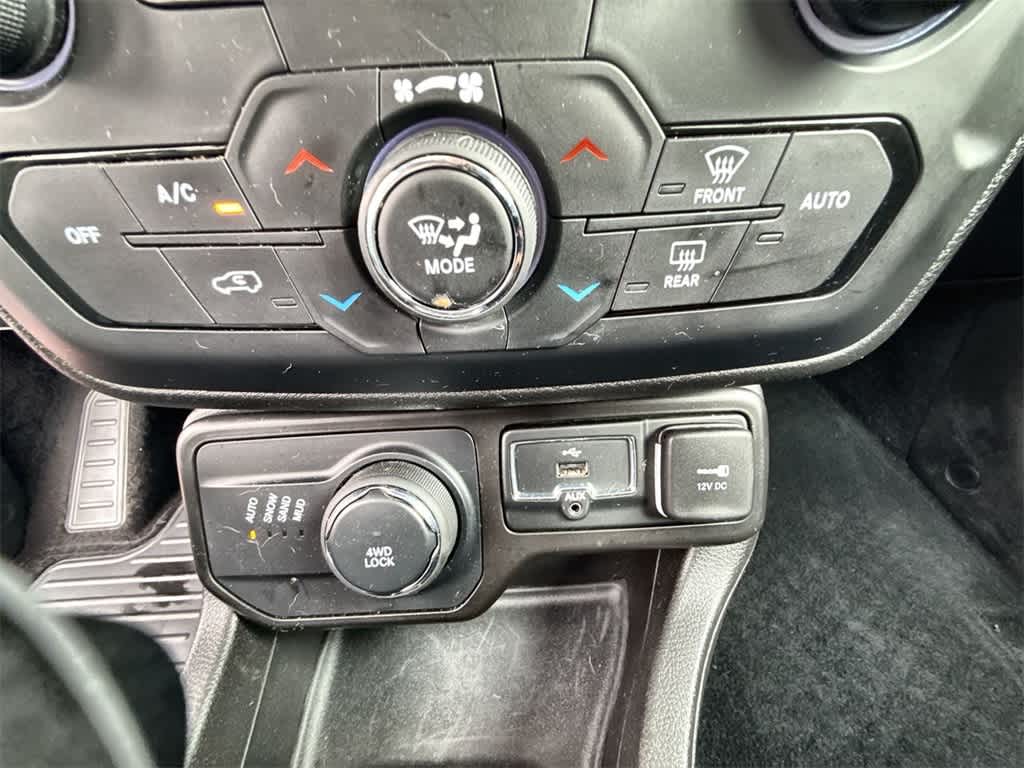 Thumbnail: 2021 Jeep Renegade - 31