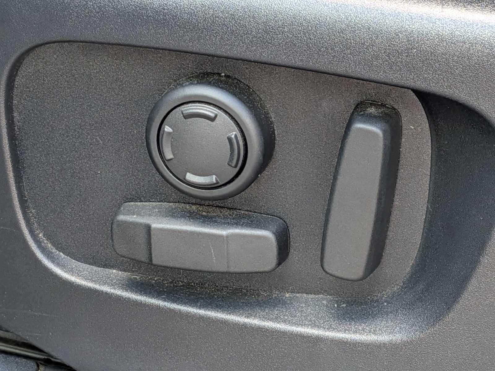 Thumbnail: 2020 Land Rover Discovery Sport - 16