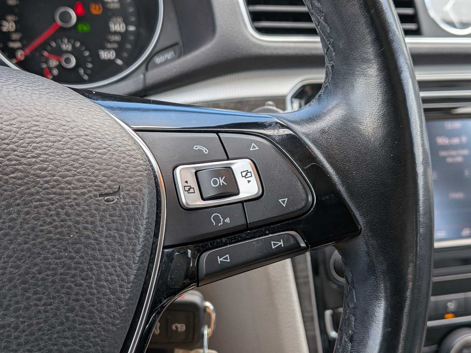 Thumbnail: 2016 Volkswagen Passat - 25