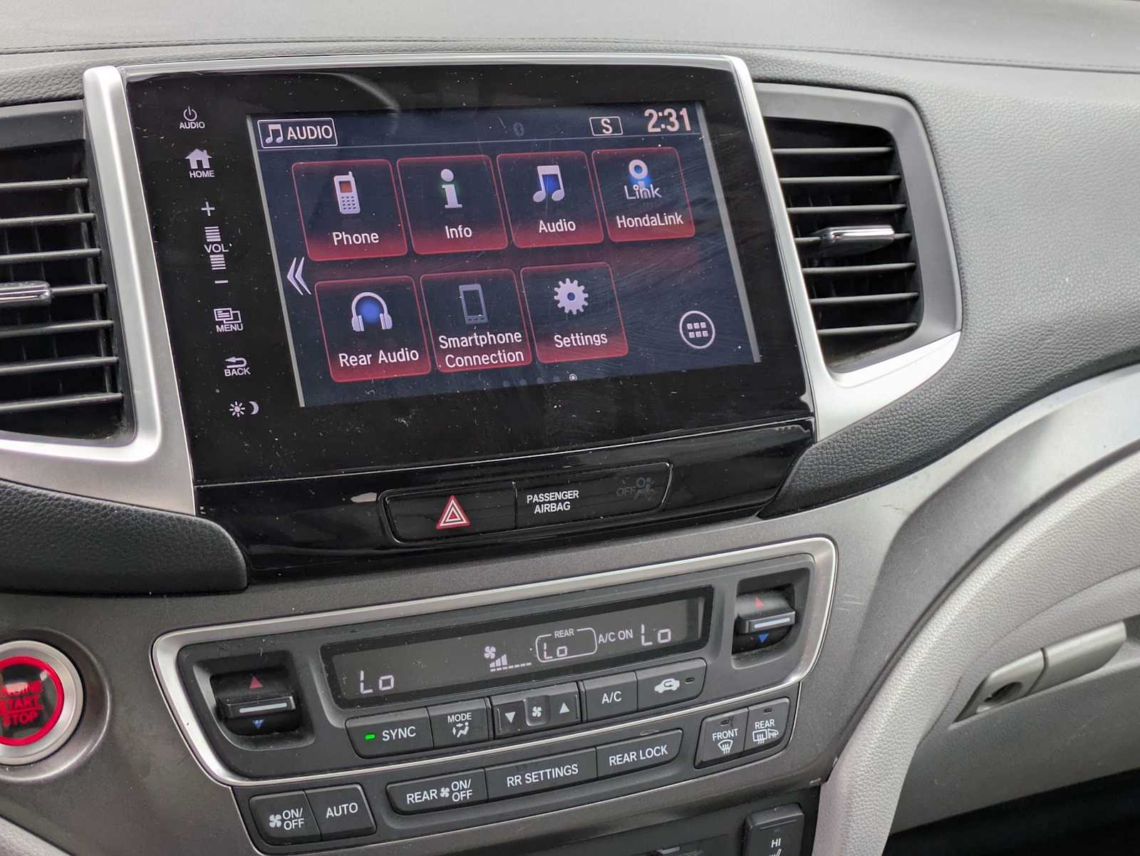 Thumbnail: 2017 Honda Pilot - 28