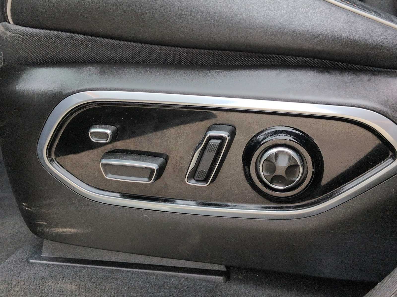 Thumbnail: 2023 Jeep Grand Cherokee - 15