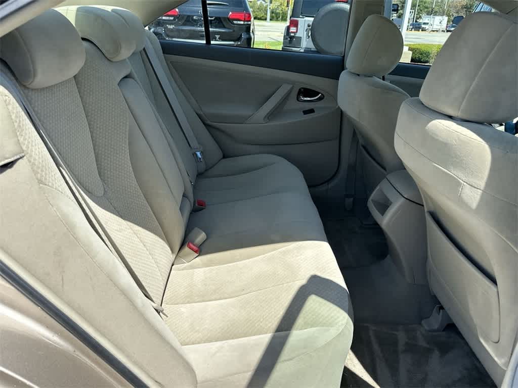 2007 Toyota Camry LE 17