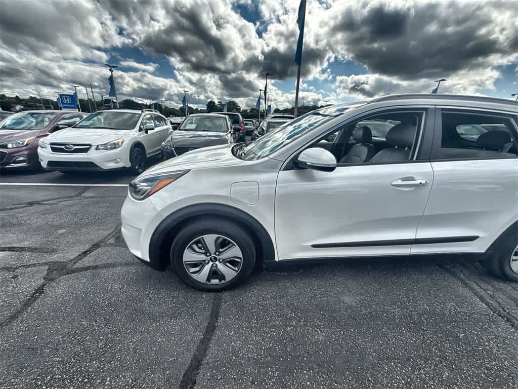 Thumbnail: 2019 Kia Niro - 3