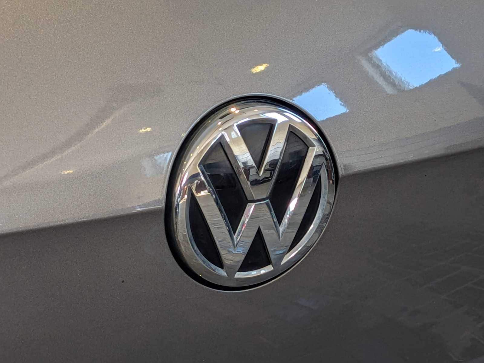 Thumbnail: 2015 Volkswagen Golf - 10