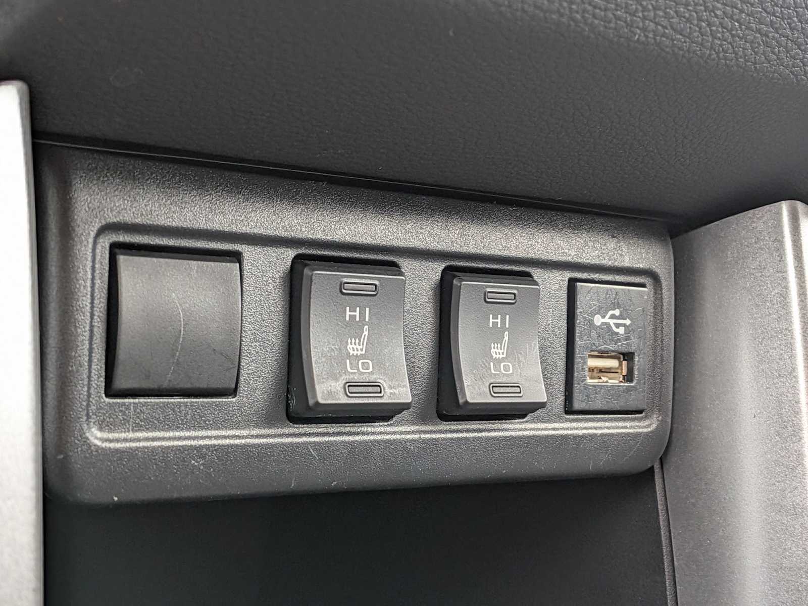 Thumbnail: 2022 Toyota Corolla Cross - 31