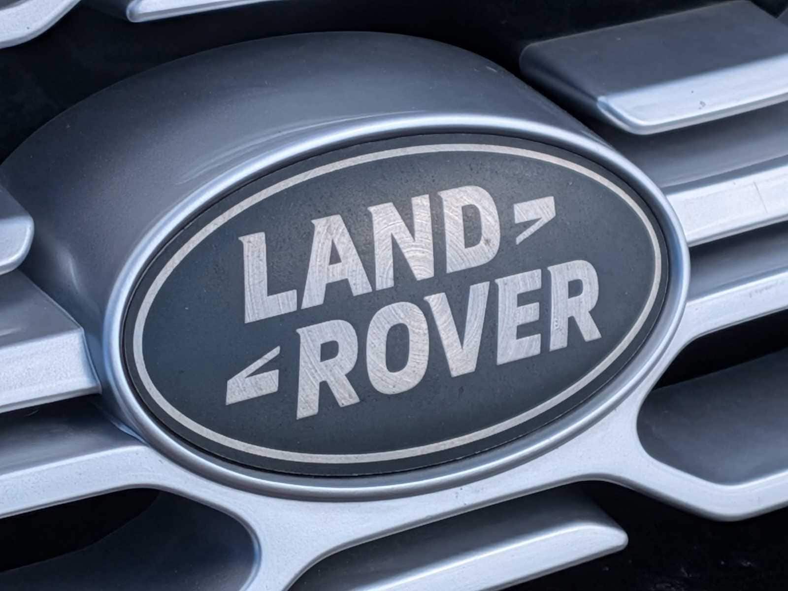 Thumbnail: 2020 Land Rover Discovery Sport - 12
