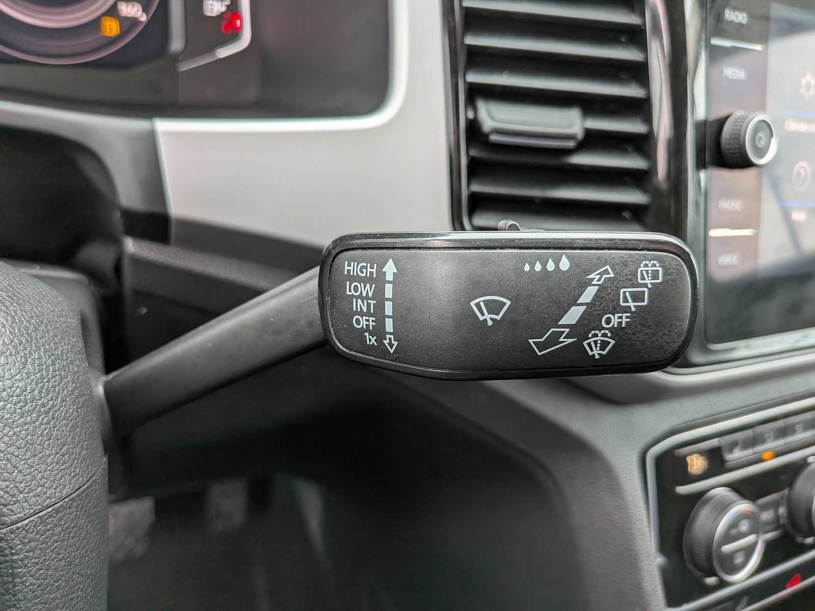 Thumbnail: 2022 Volkswagen Atlas - 24