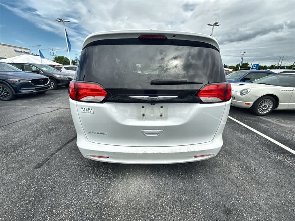 Thumbnail: 2023 Chrysler Voyager - 11