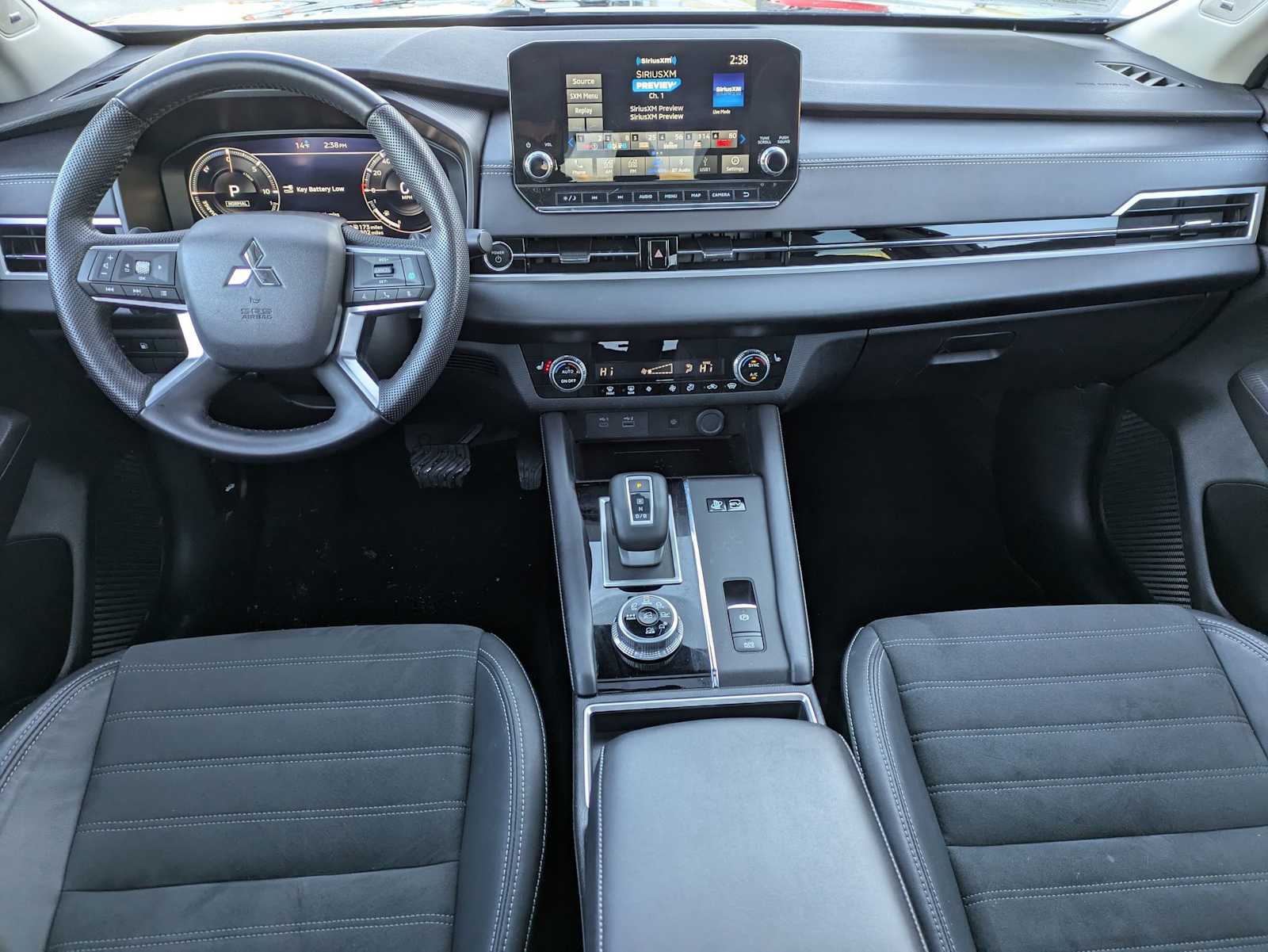 Thumbnail: 2023 Mitsubishi Outlander - 14