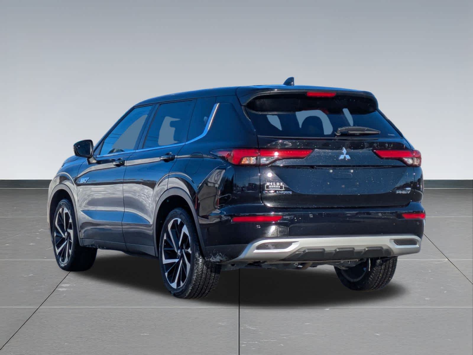 Thumbnail: 2023 Mitsubishi Outlander - 4