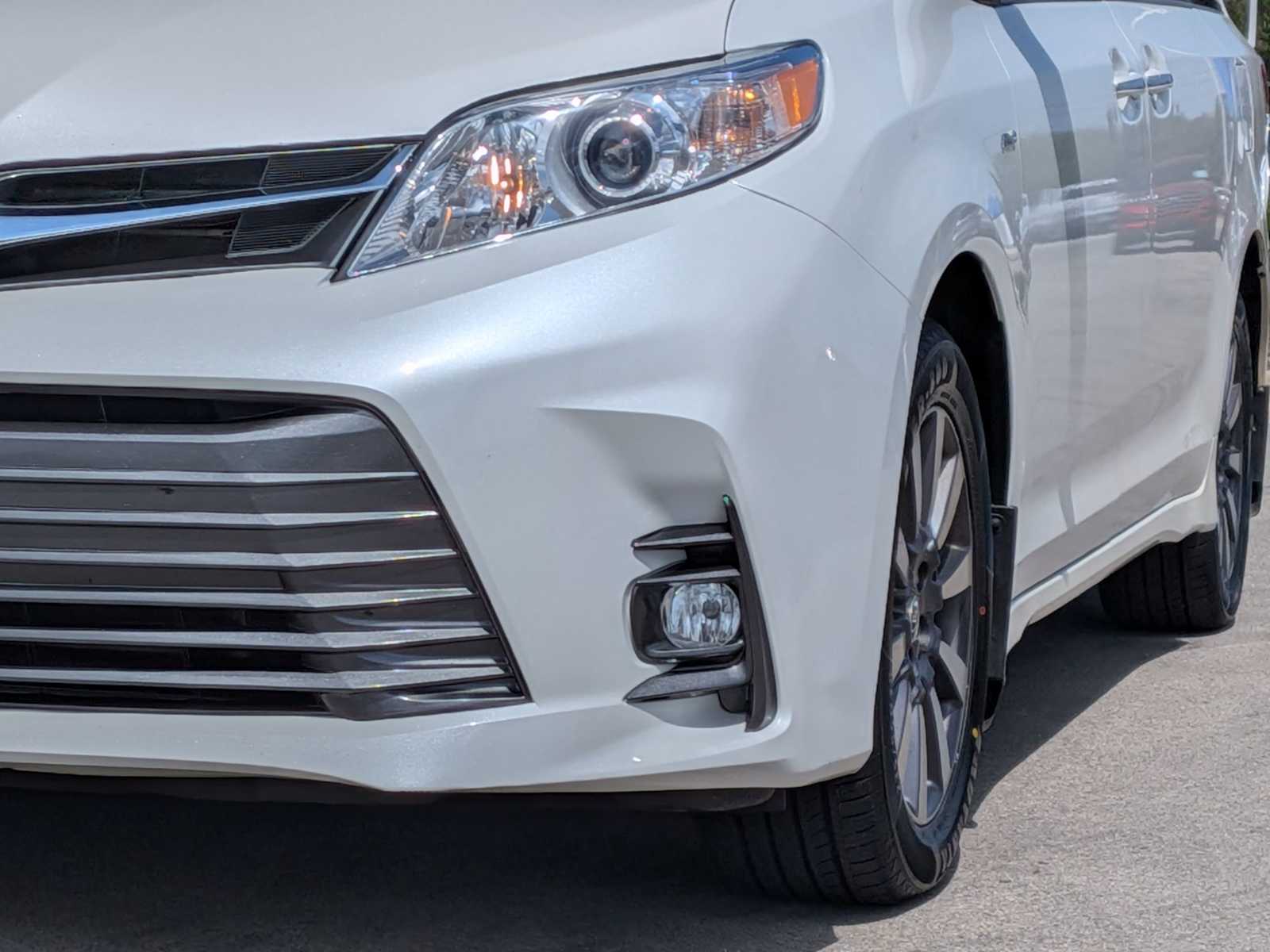 Thumbnail: 2020 Toyota Sienna - 10