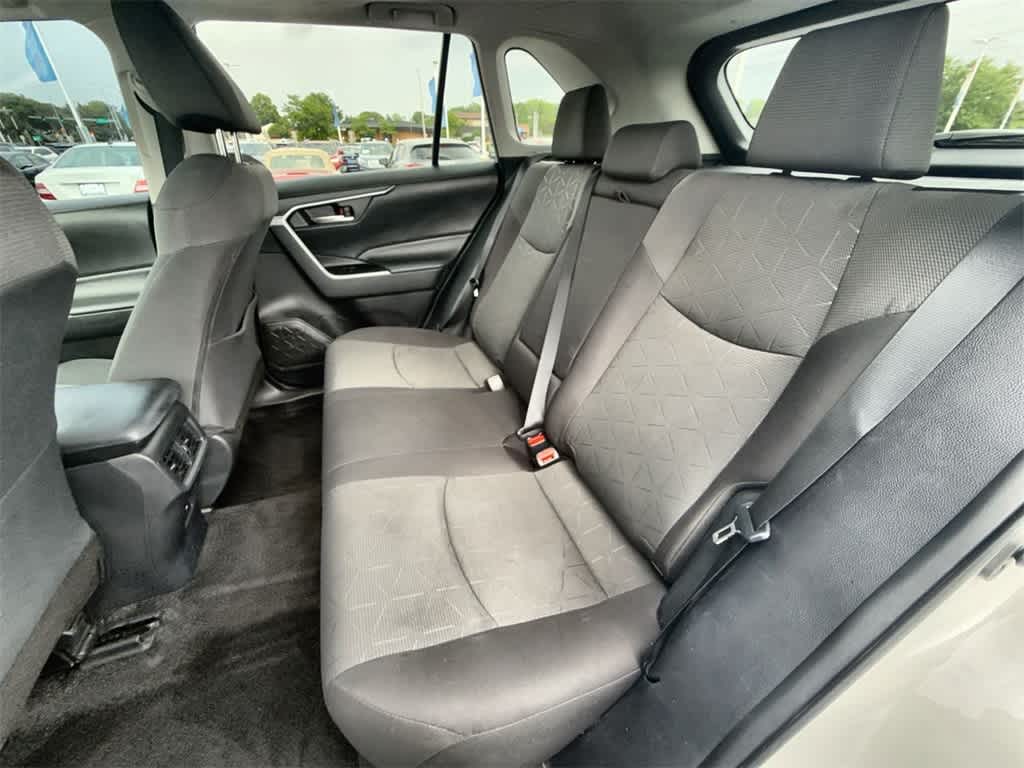 2021 Toyota RAV4 XLE 19