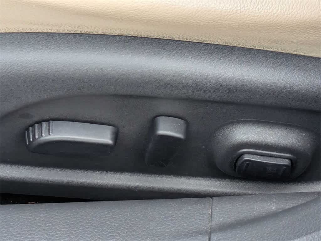 Thumbnail: 2016 Nissan Altima - 16