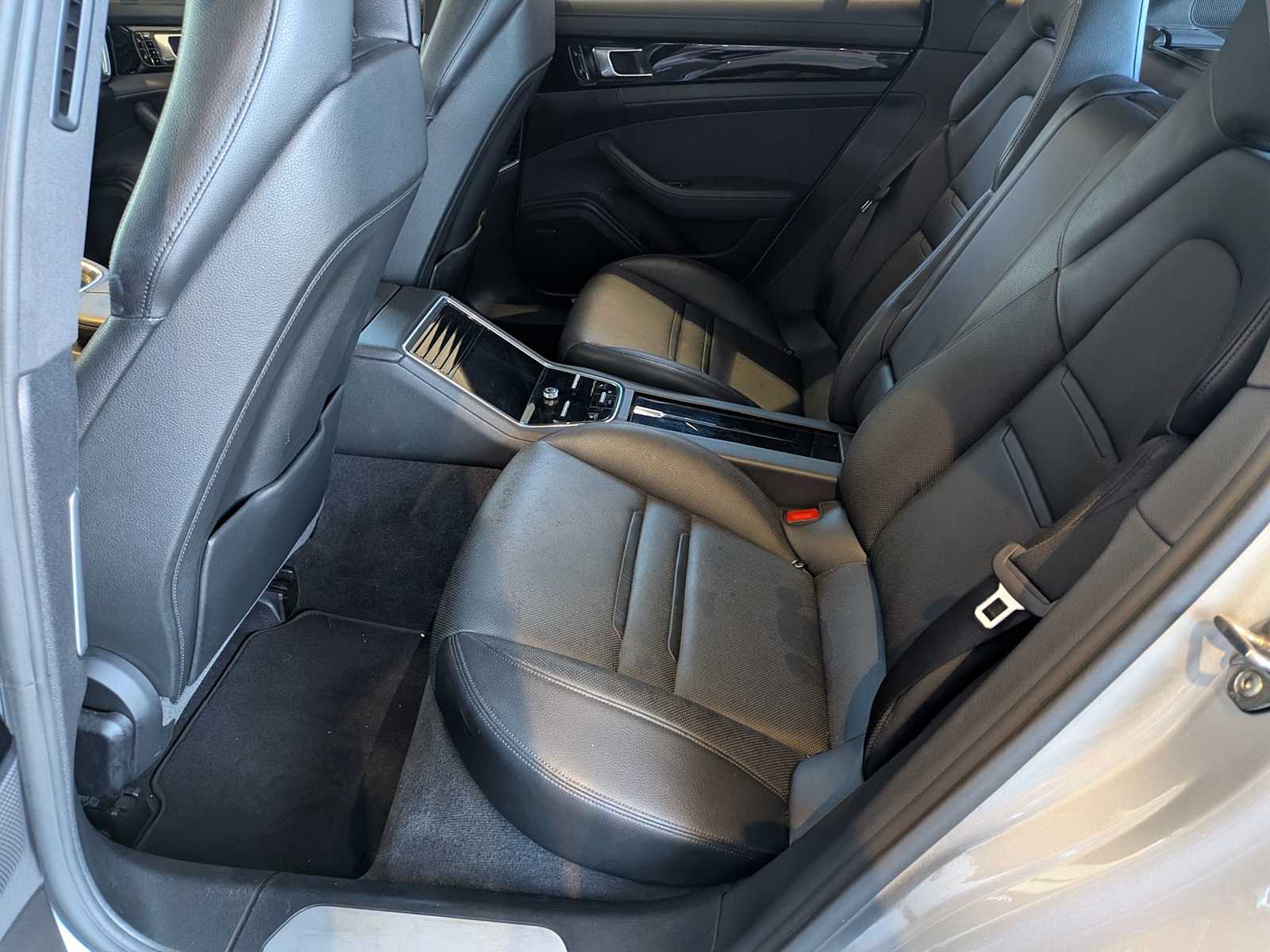 Thumbnail: 2017 Porsche Panamera - 18