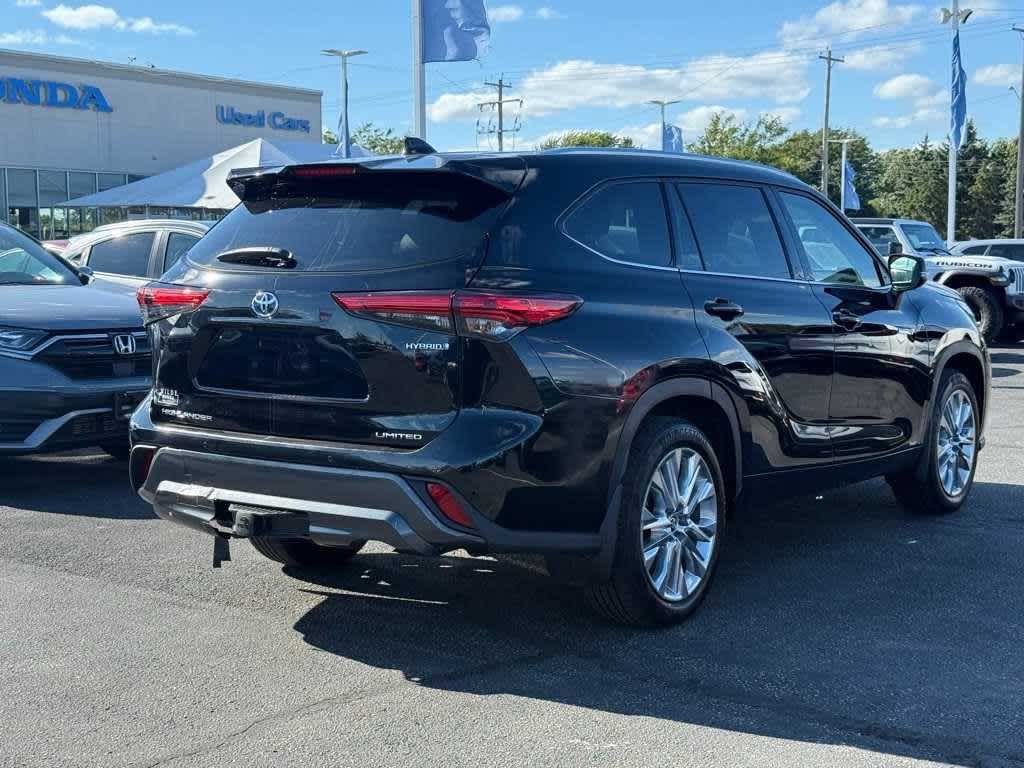 Thumbnail: 2021 Toyota Highlander - 3