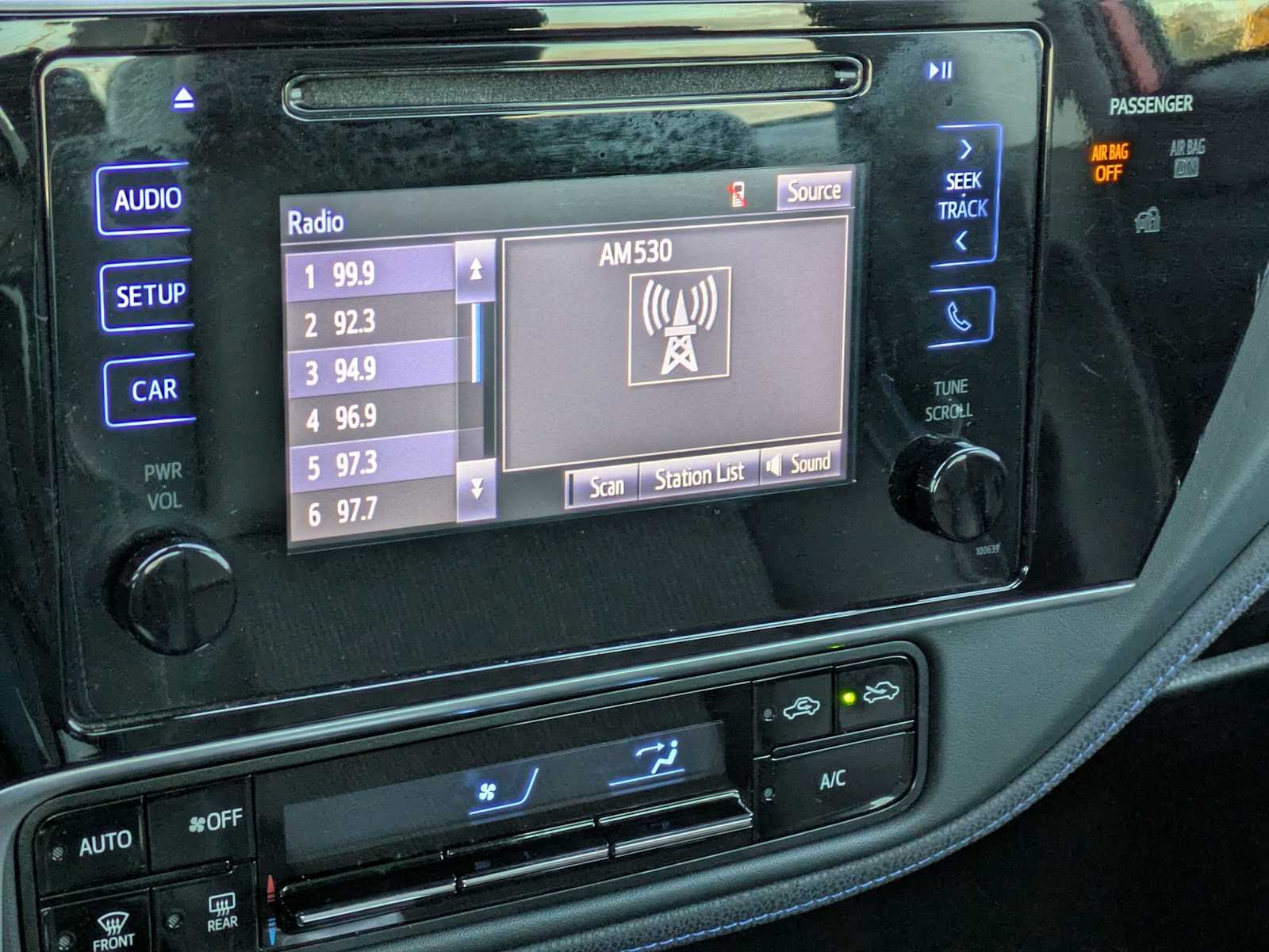 Thumbnail: 2017 Toyota Corolla - 23