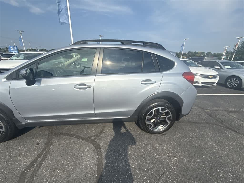 Thumbnail: 2016 Subaru Crosstrek - 4