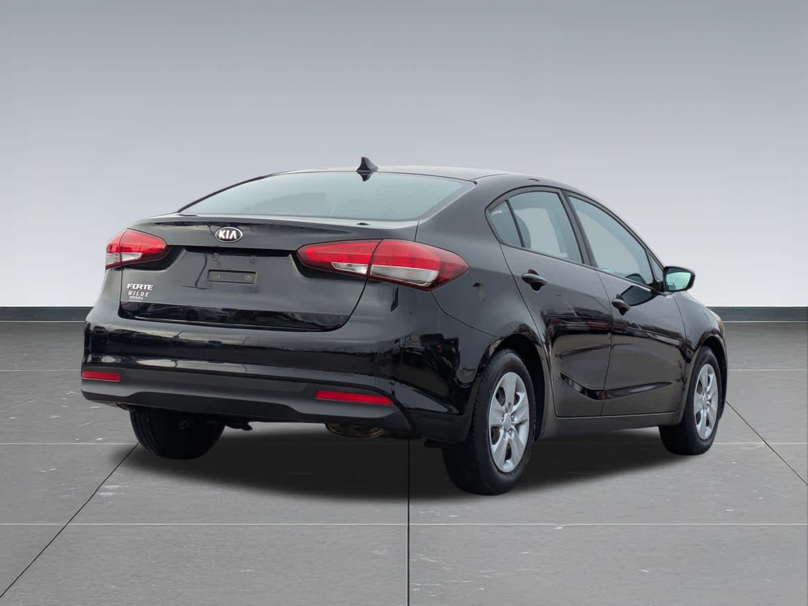 Thumbnail: 2017 Kia Forte - 7