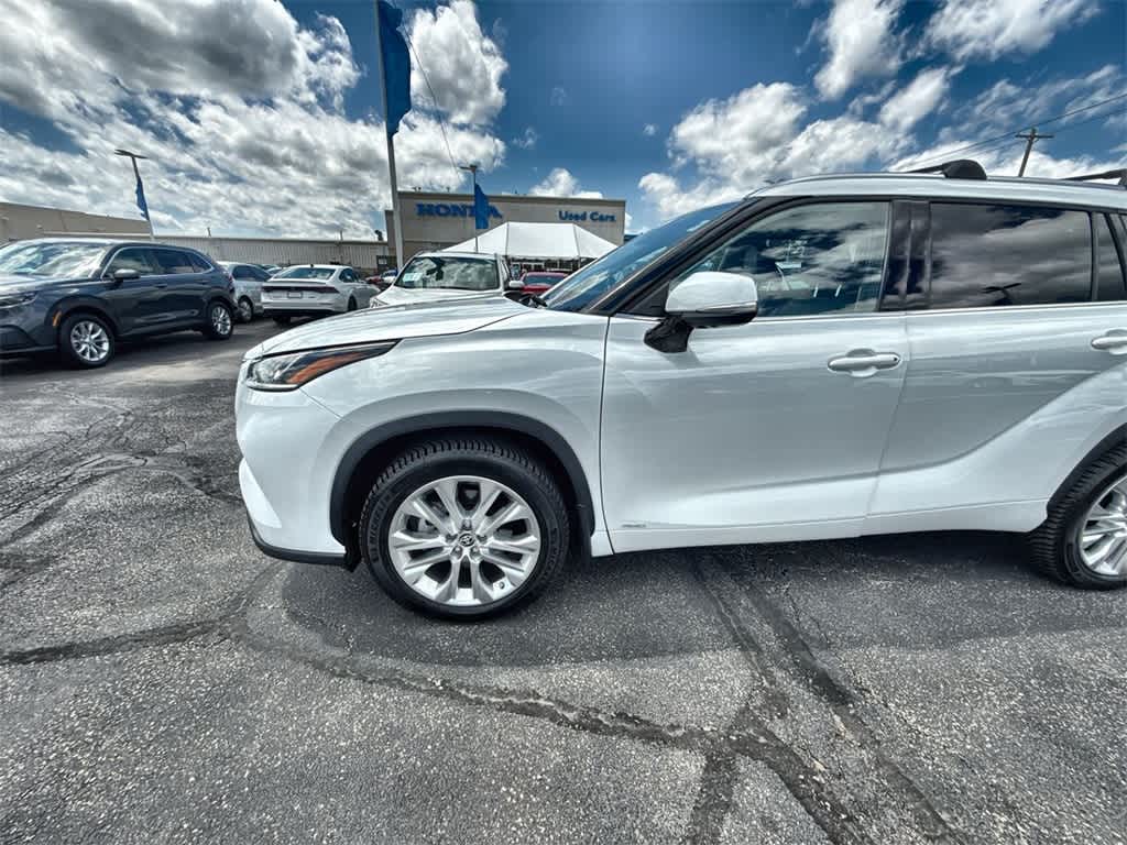 Thumbnail: 2022 Toyota Highlander - 3
