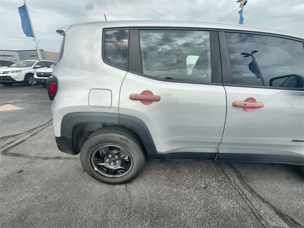 Thumbnail: 2019 Jeep Renegade - 6