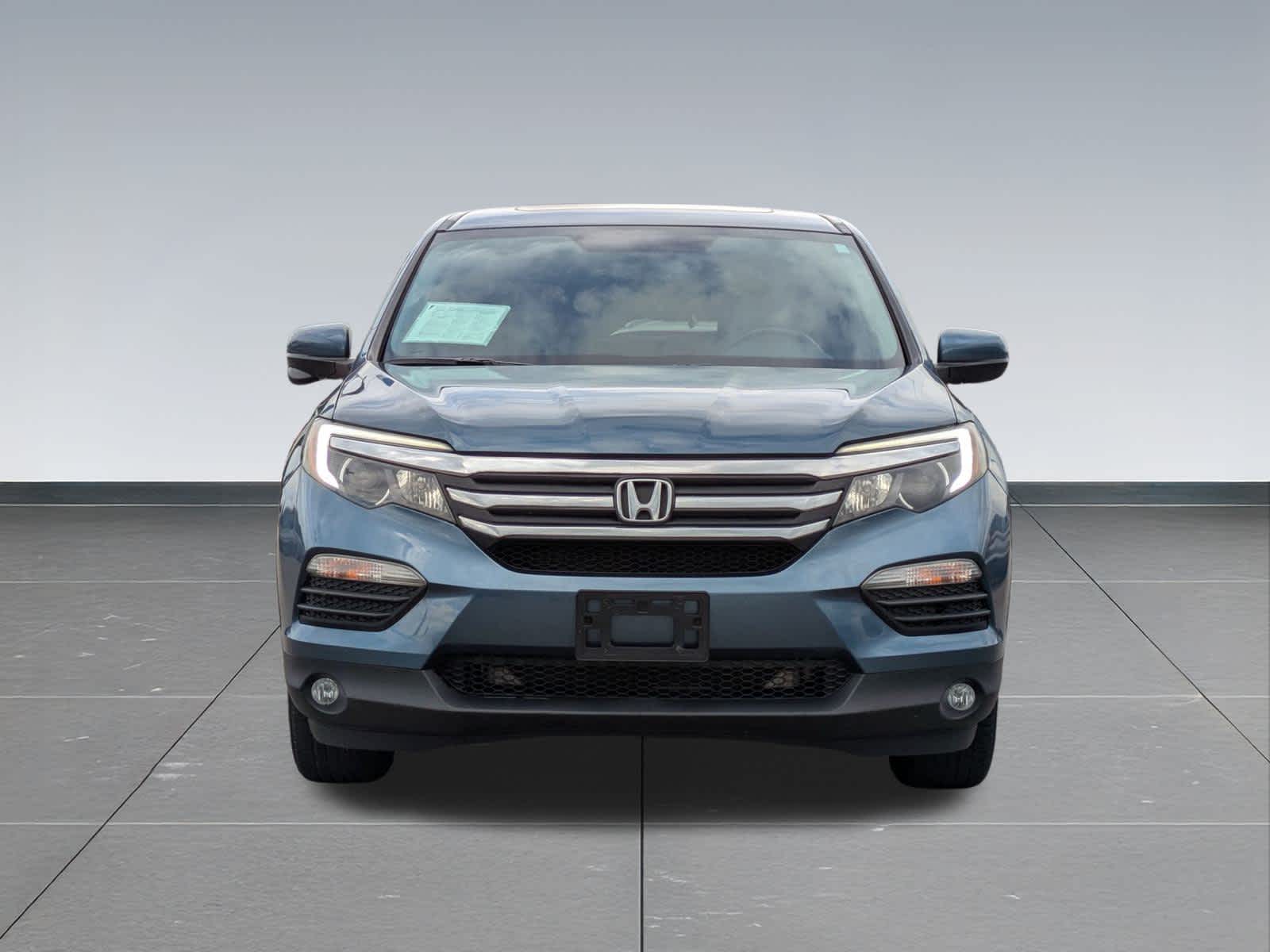 Thumbnail: 2017 Honda Pilot - 9