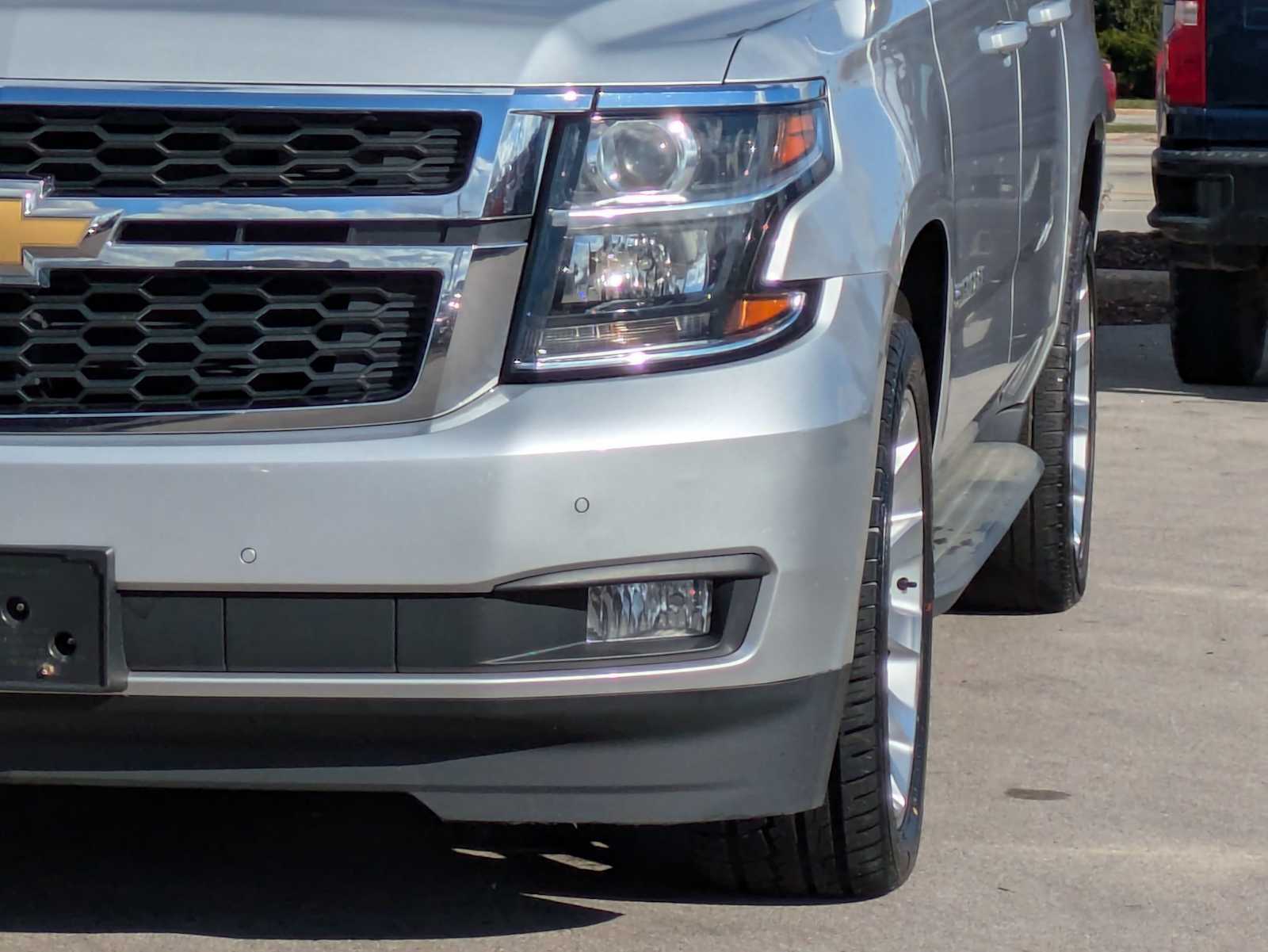 Thumbnail: 2019 Chevrolet Suburban - 10