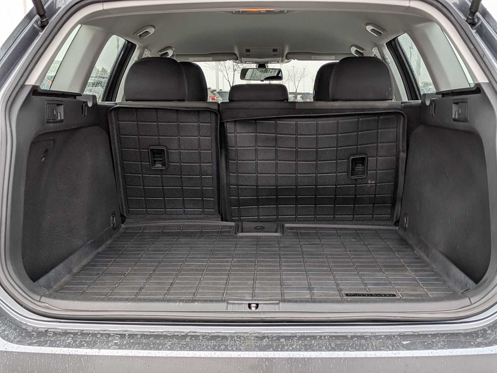 Thumbnail: 2019 Volkswagen e-Golf - 30