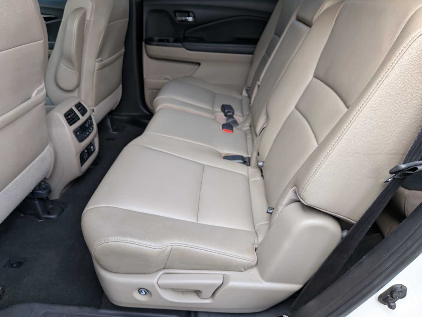 Thumbnail: 2019 Honda Pilot - 18