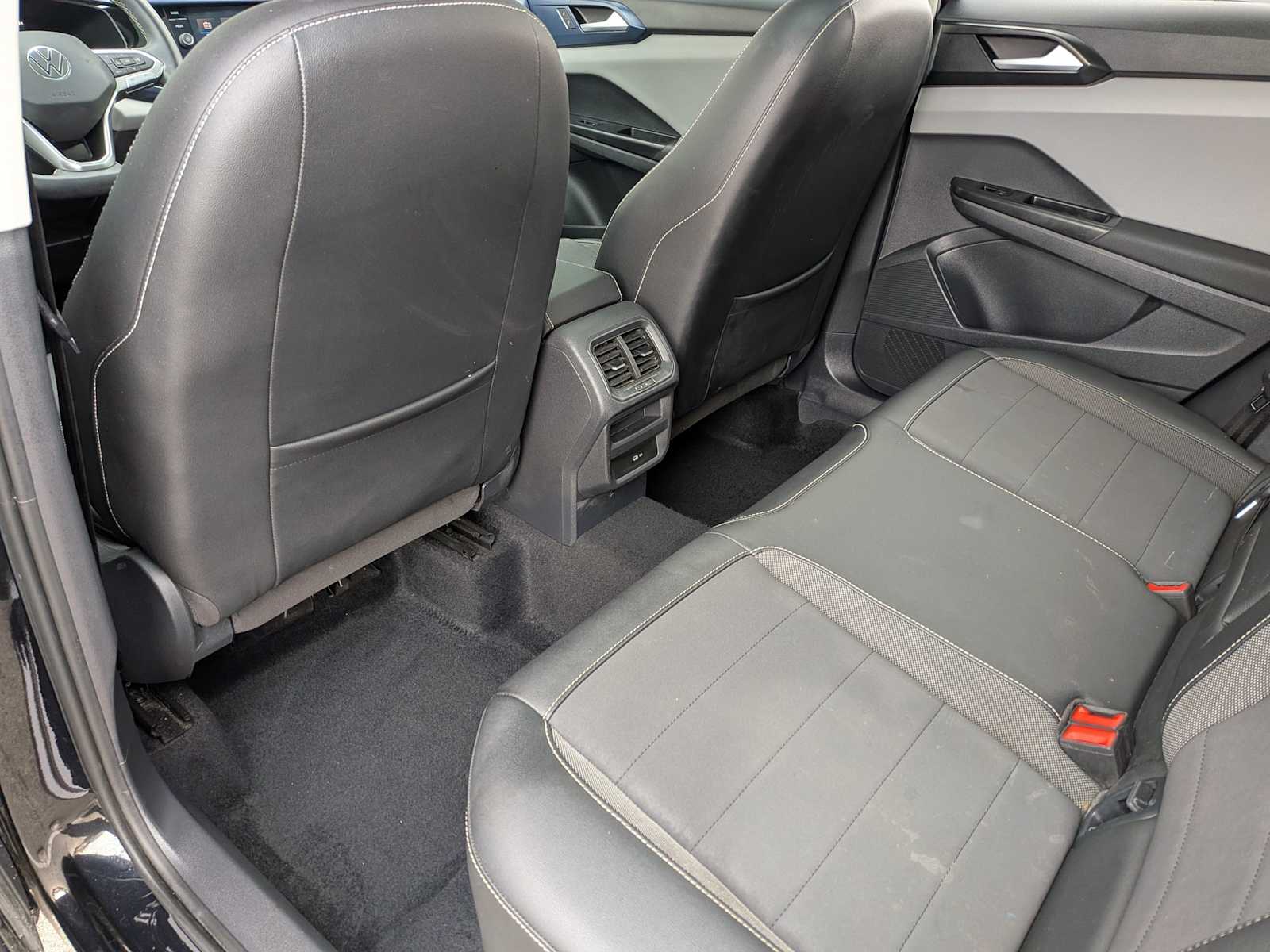 Thumbnail: 2022 Volkswagen Taos - 17