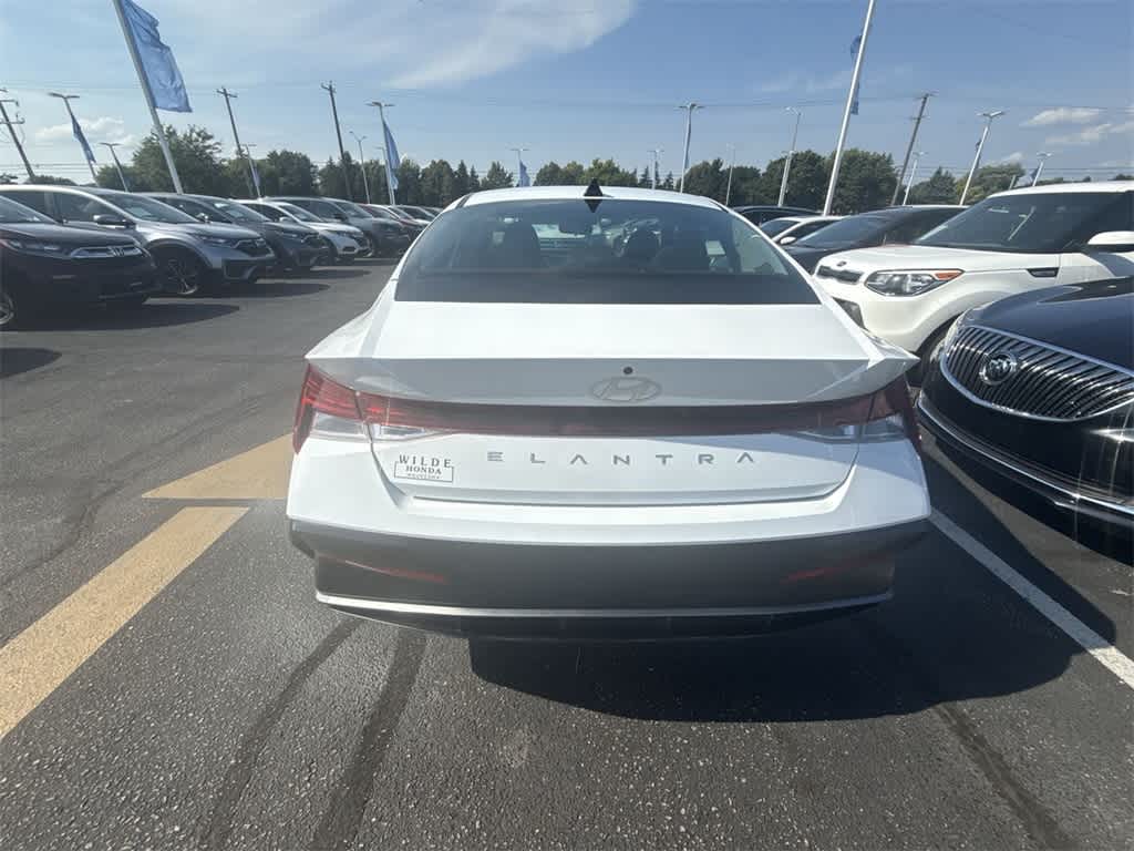 Thumbnail: 2025 Hyundai Elantra - 12
