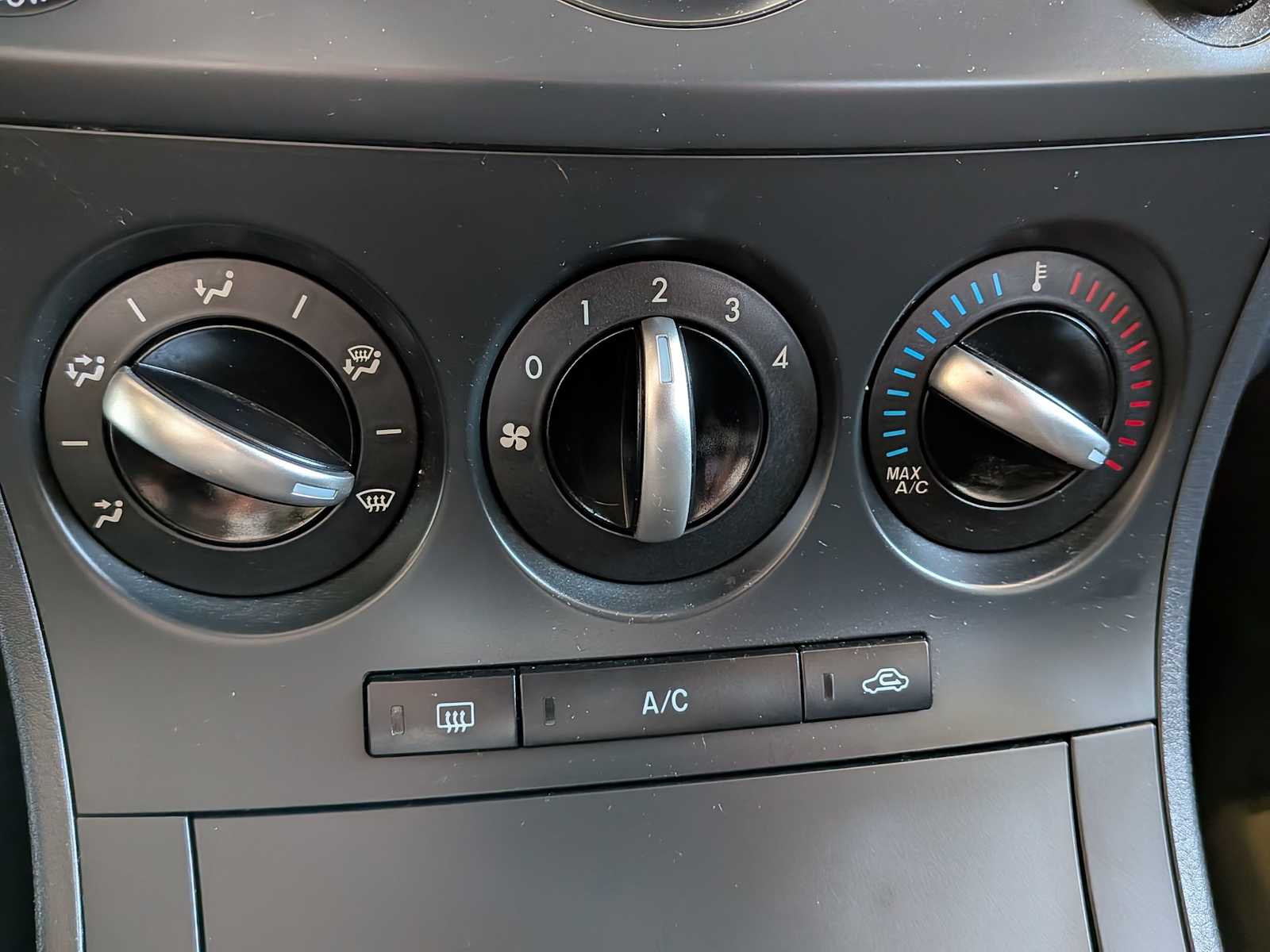 Thumbnail: 2013 Mazda Mazda3 - 28