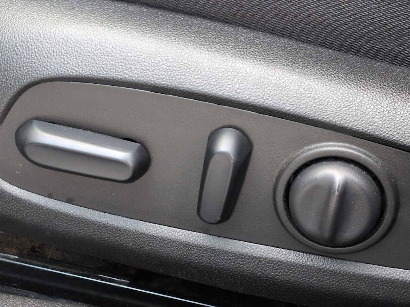 Thumbnail: 2023 Chevrolet Malibu - 17