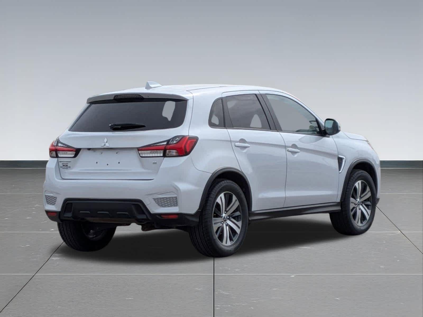 Thumbnail: 2024 Mitsubishi Outlander Sport - 3