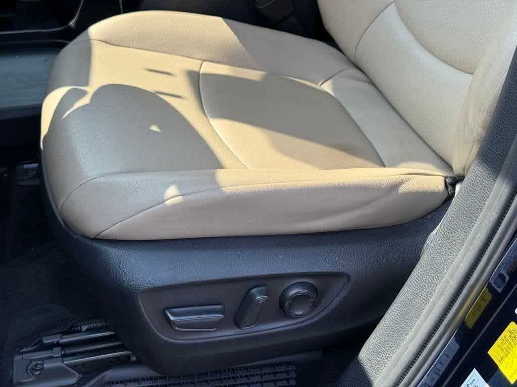 Thumbnail: 2022 Toyota Sienna - 28