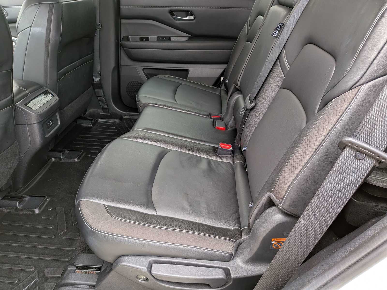 Thumbnail: 2023 Nissan Pathfinder - 18