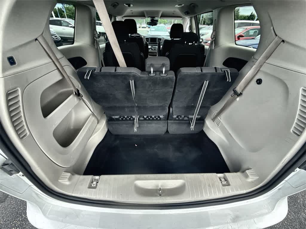 Thumbnail: 2023 Chrysler Voyager - 32