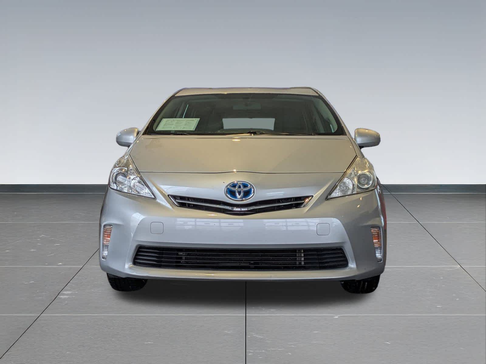 Thumbnail: 2014 Toyota Prius v - 9