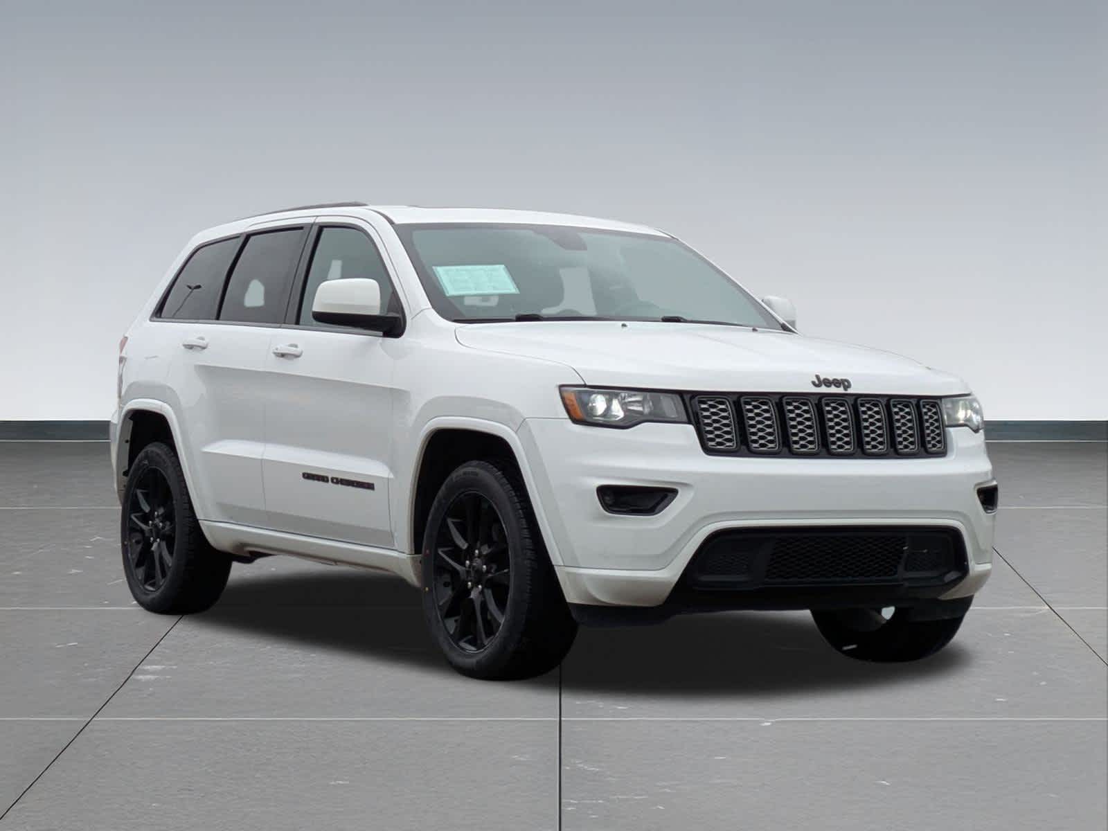 Thumbnail: 2020 Jeep Grand Cherokee - 8