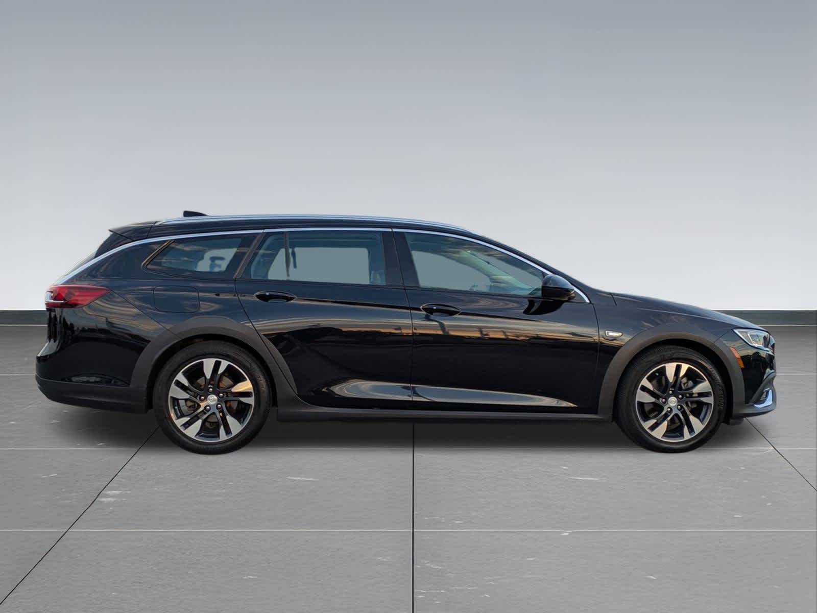 Thumbnail: 2018 Buick Regal - 7