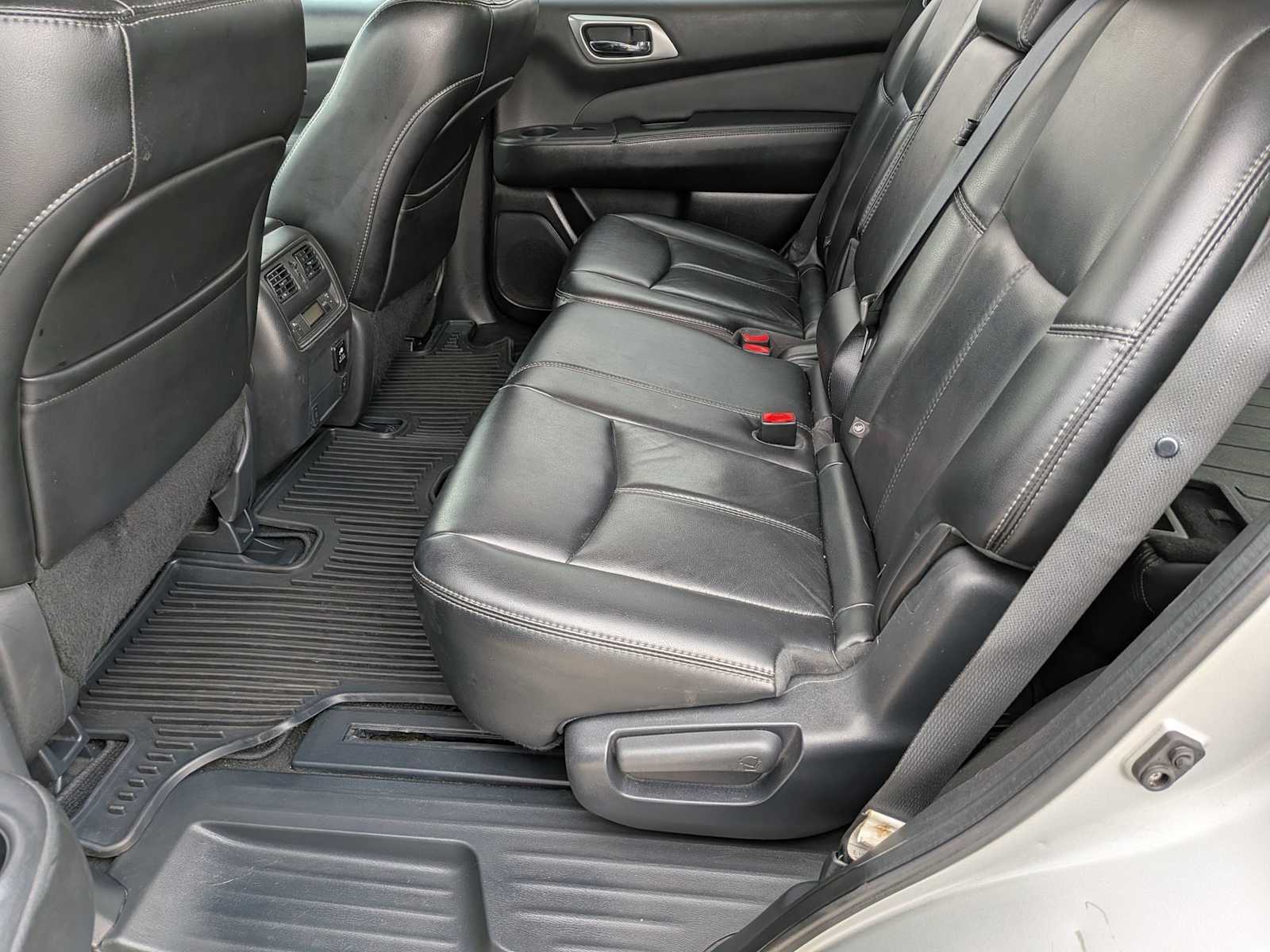 Thumbnail: 2015 Nissan Pathfinder - 18