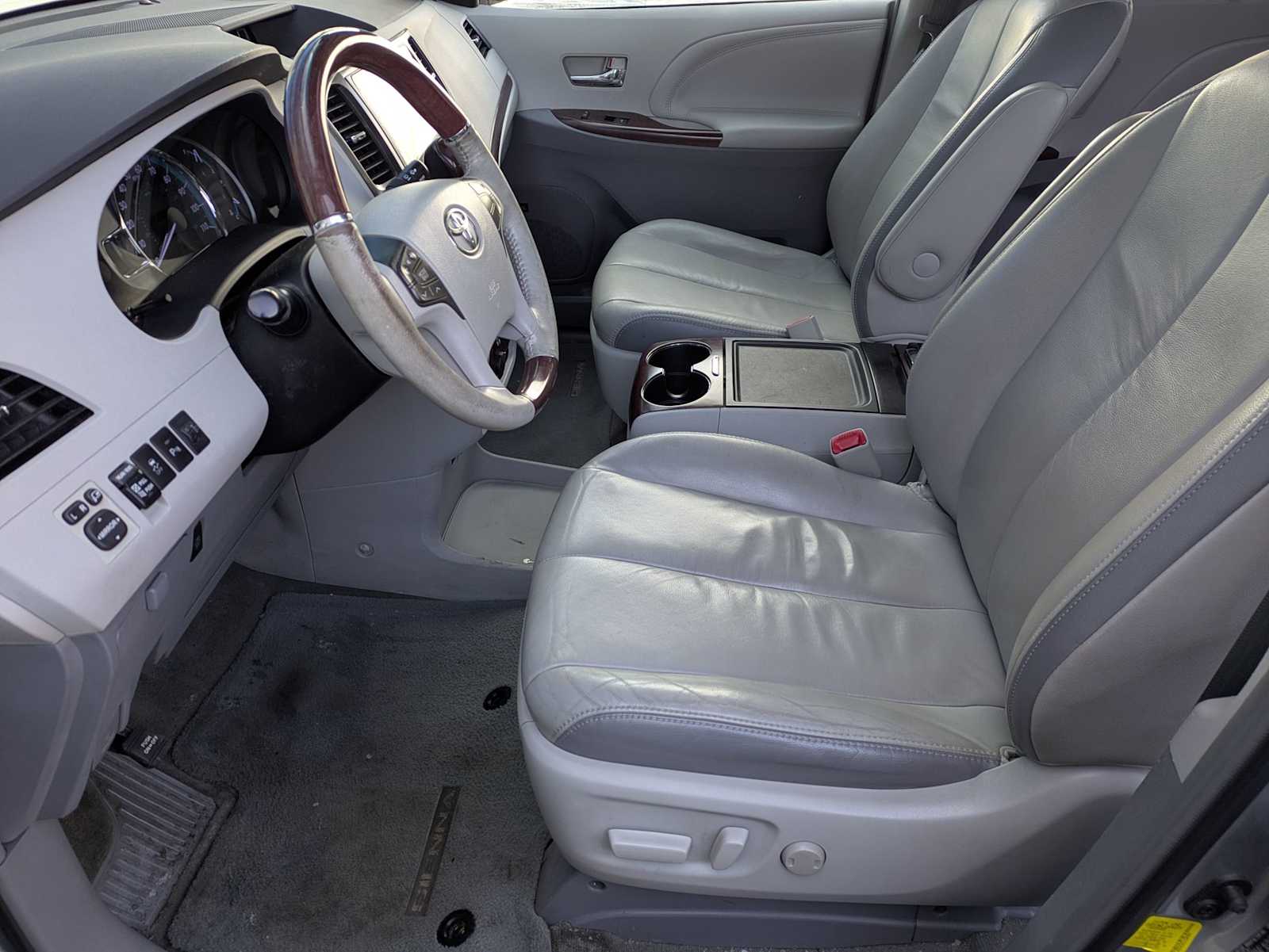 Thumbnail: 2012 Toyota Sienna - 15