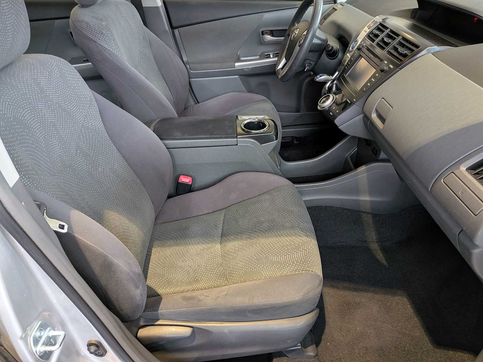 Thumbnail: 2014 Toyota Prius v - 19