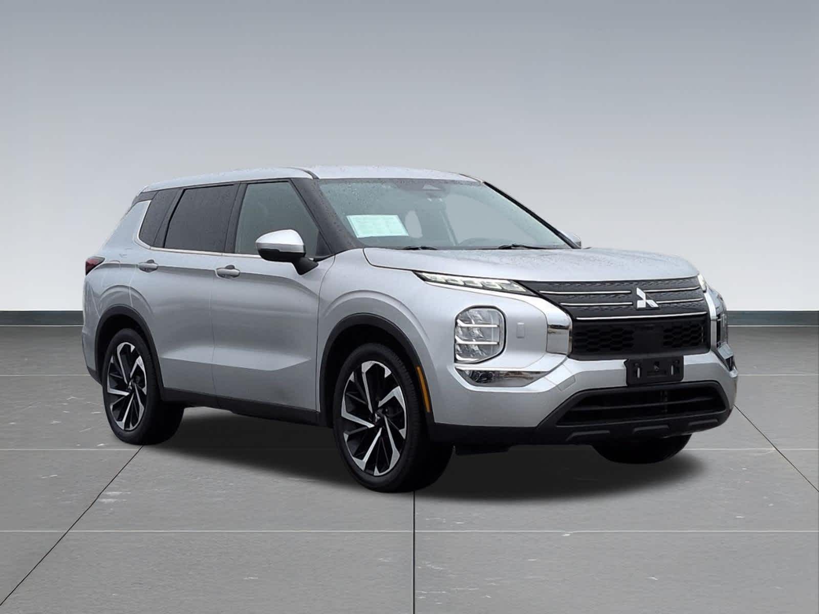 Thumbnail: 2022 Mitsubishi Outlander - 8