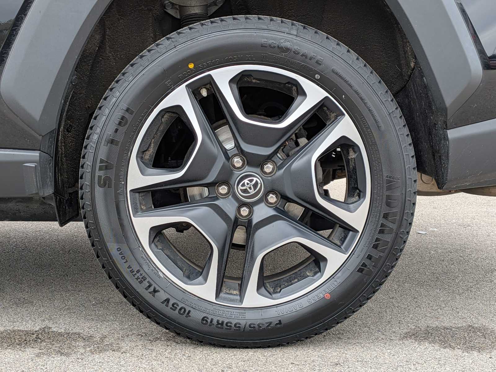 Thumbnail: 2019 Toyota RAV4 - 14