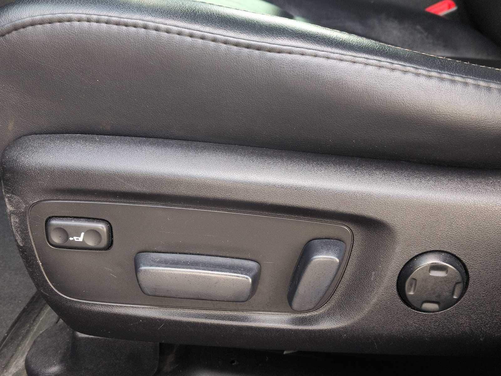 Thumbnail: 2014 Toyota Avalon - 17