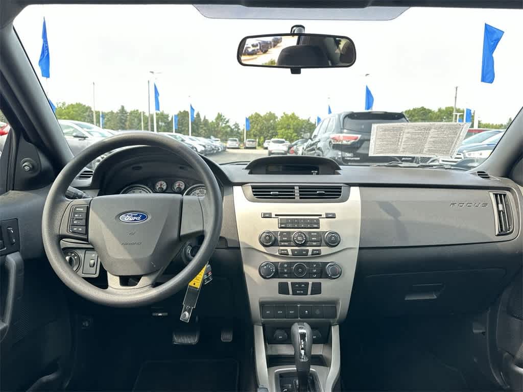 2010 Ford Focus SE 11