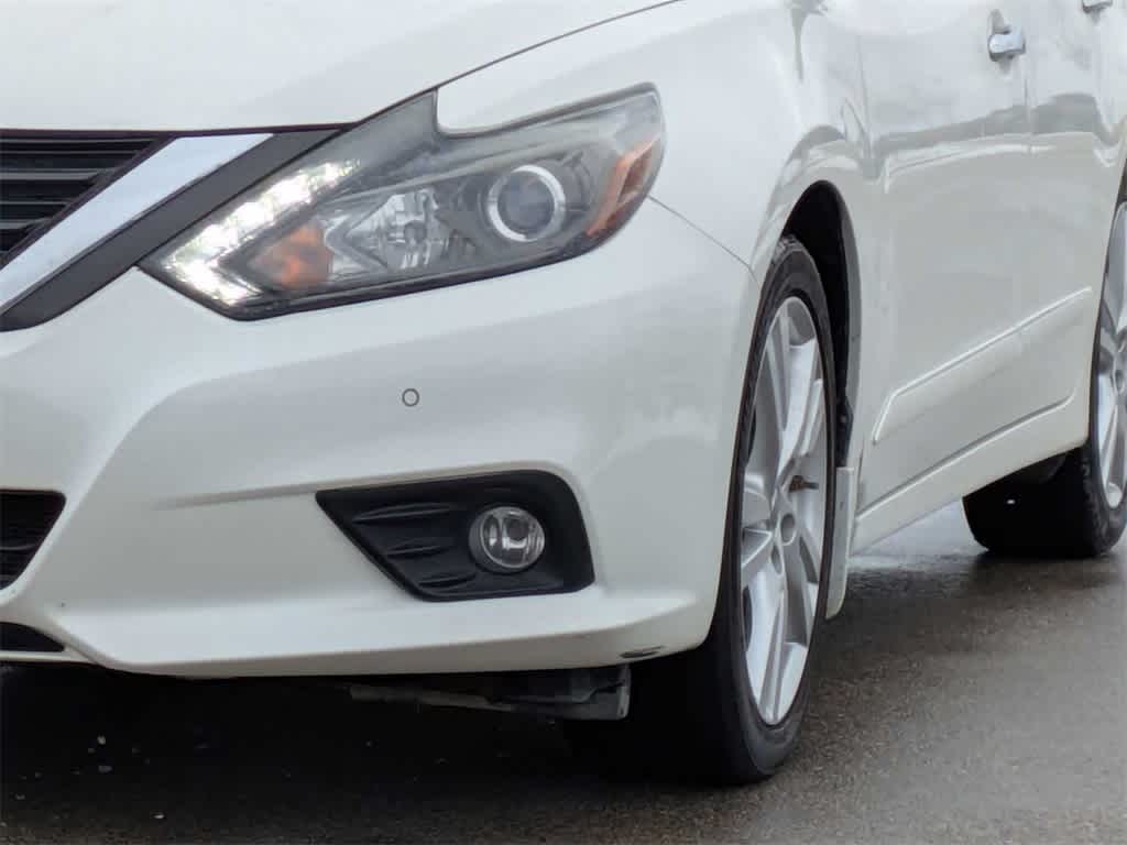 Thumbnail: 2016 Nissan Altima - 10